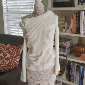 ✨SÚPER CUTE WHITE SWEATER✨